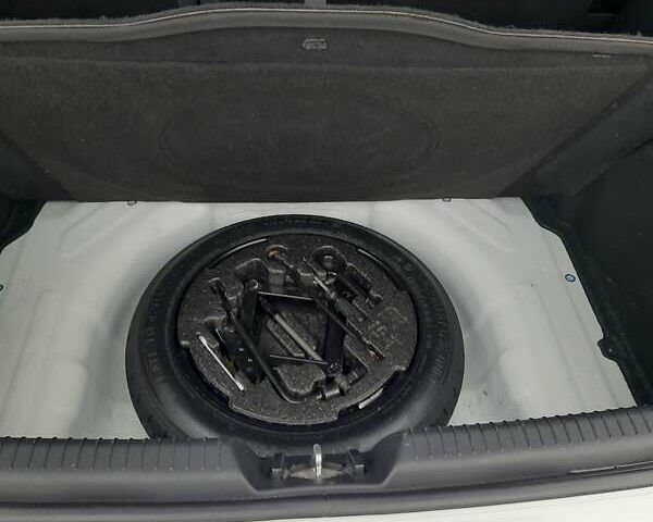 Белый Хендай i30, объемом двигателя 1.4 л и пробегом 121 тыс. км за 8500 $, фото 9 на Automoto.ua