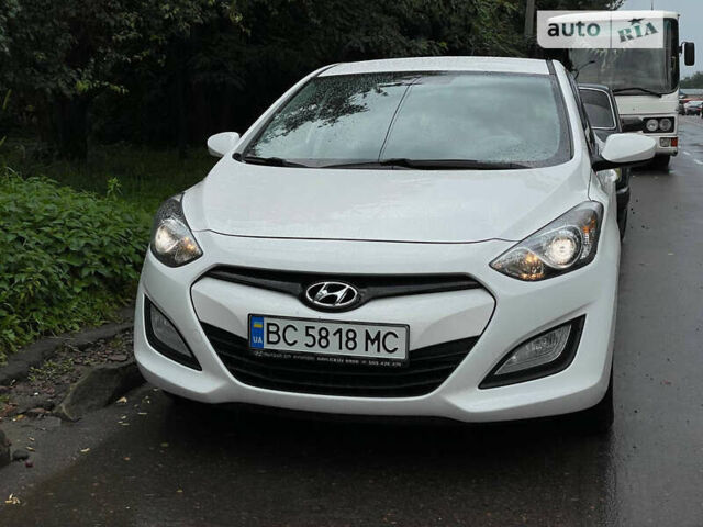 Белый Хендай i30, объемом двигателя 1.4 л и пробегом 206 тыс. км за 7300 $, фото 4 на Automoto.ua