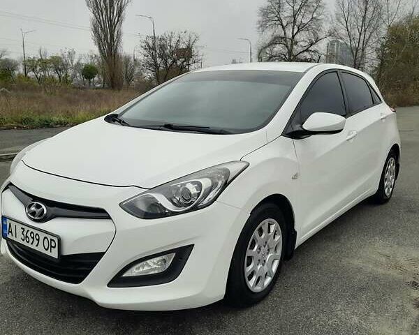 Белый Хендай i30, объемом двигателя 1.4 л и пробегом 121 тыс. км за 8500 $, фото 12 на Automoto.ua