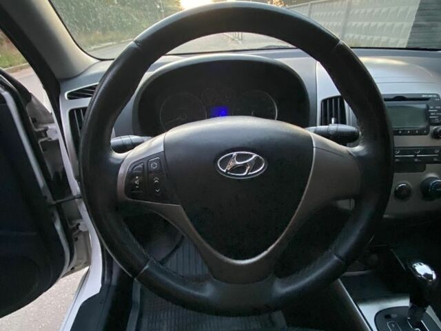 Белый Хендай i30, объемом двигателя 1.58 л и пробегом 210 тыс. км за 6100 $, фото 8 на Automoto.ua