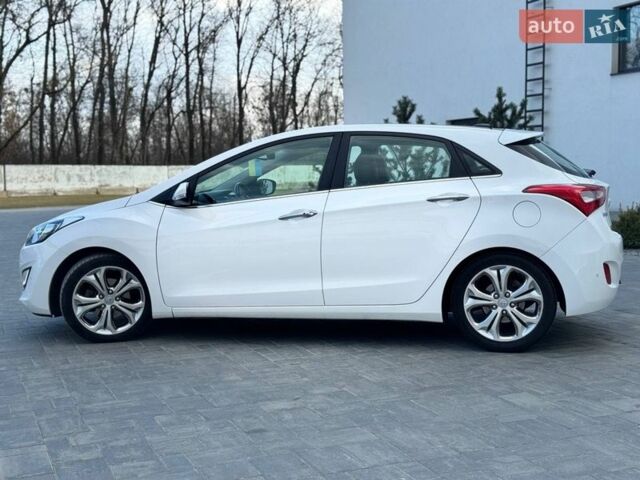 Белый Хендай i30, объемом двигателя 1.58 л и пробегом 183 тыс. км за 12000 $, фото 1 на Automoto.ua