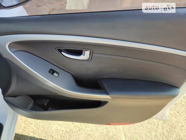 Белый Хендай i30, объемом двигателя 1.6 л и пробегом 175 тыс. км за 10999 $, фото 34 на Automoto.ua