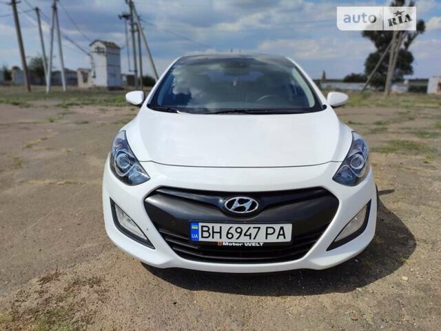 Белый Хендай i30, объемом двигателя 1.6 л и пробегом 175 тыс. км за 10999 $, фото 9 на Automoto.ua