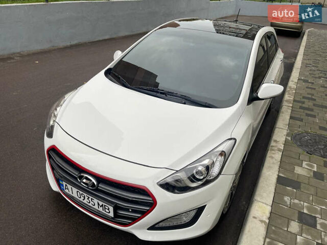 Белый Хендай i30, объемом двигателя 1.58 л и пробегом 134 тыс. км за 8800 $, фото 1 на Automoto.ua