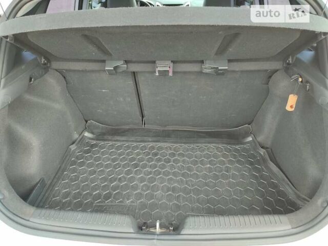 Белый Хендай i30, объемом двигателя 1.6 л и пробегом 175 тыс. км за 10999 $, фото 13 на Automoto.ua