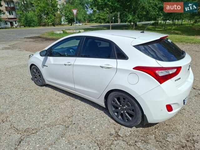 Белый Хендай i30, объемом двигателя 1.58 л и пробегом 260 тыс. км за 6500 $, фото 7 на Automoto.ua