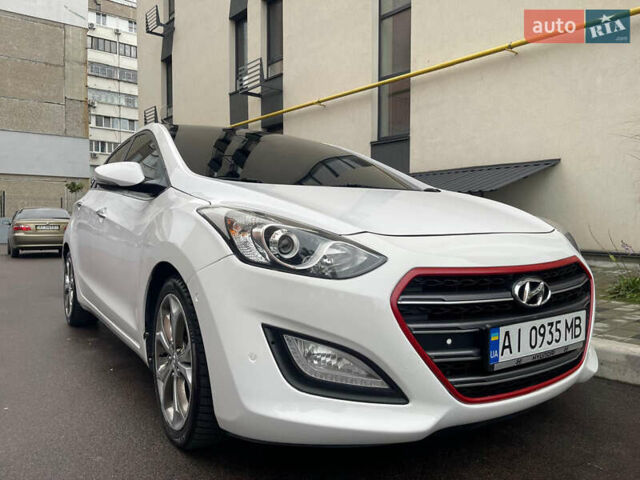Белый Хендай i30, объемом двигателя 1.58 л и пробегом 134 тыс. км за 8800 $, фото 9 на Automoto.ua