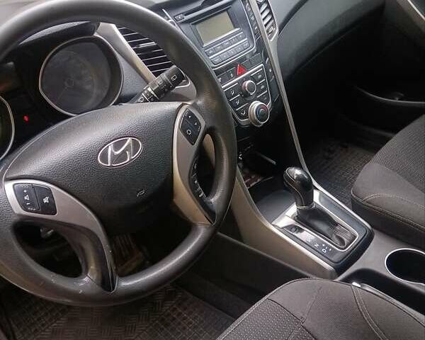 Белый Хендай i30, объемом двигателя 1.6 л и пробегом 133 тыс. км за 9300 $, фото 4 на Automoto.ua