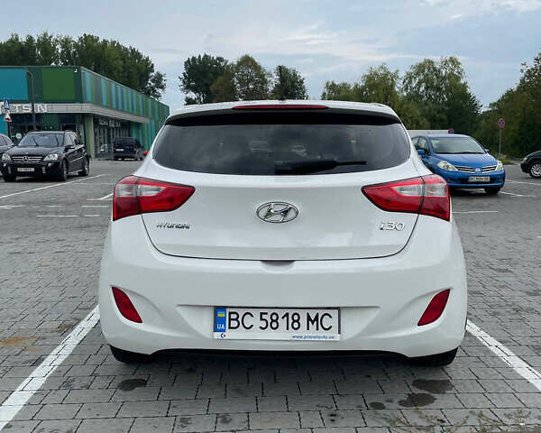 Белый Хендай i30, объемом двигателя 1.4 л и пробегом 206 тыс. км за 7300 $, фото 3 на Automoto.ua