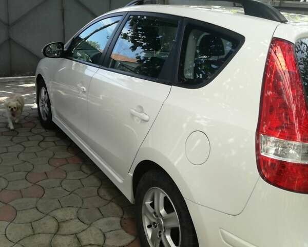 Білий Хендай i30, об'ємом двигуна 1.6 л та пробігом 200 тис. км за 7800 $, фото 1 на Automoto.ua