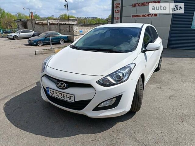 Белый Хендай i30, объемом двигателя 1.4 л и пробегом 162 тыс. км за 8800 $, фото 4 на Automoto.ua