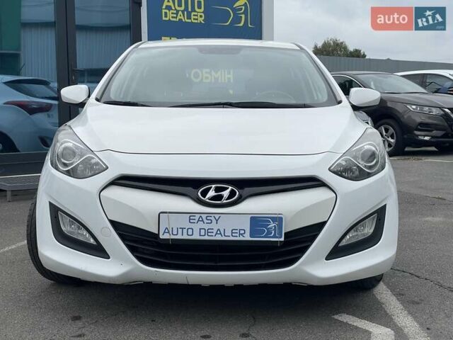 Хендай i30 2013 в Киеве на Automoto.ua Белый Хендай i30, объемом двигателя 1.4 л и пробегом 198 тыс. км за 6690 $, фото 1 на Automoto.ua
