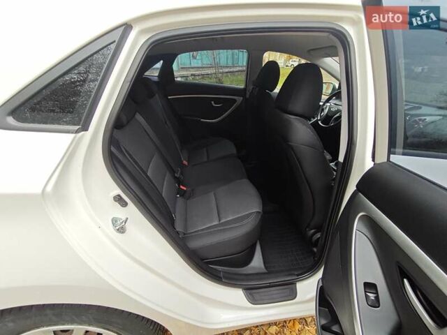 Белый Хендай i30, объемом двигателя 1.4 л и пробегом 105 тыс. км за 8400 $, фото 19 на Automoto.ua