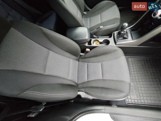 Білий Хендай i30, об'ємом двигуна 1.4 л та пробігом 105 тис. км за 8400 $, фото 15 на Automoto.ua