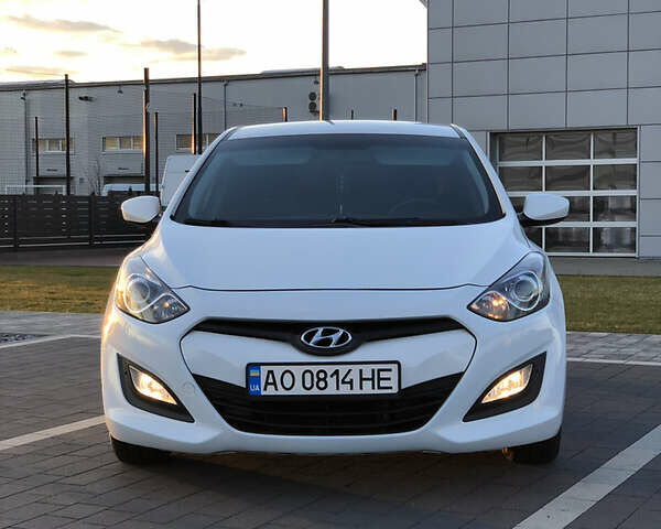 Білий Хендай i30, об'ємом двигуна 1.4 л та пробігом 203 тис. км за 7800 $, фото 6 на Automoto.ua