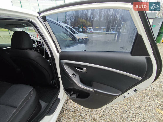 Білий Хендай i30, об'ємом двигуна 1.4 л та пробігом 105 тис. км за 8400 $, фото 19 на Automoto.ua