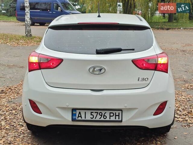 Белый Хендай i30, объемом двигателя 1.4 л и пробегом 105 тыс. км за 8400 $, фото 6 на Automoto.ua