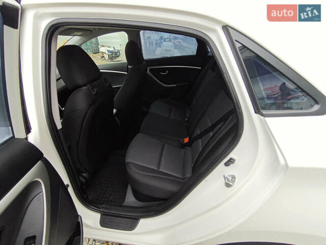 Білий Хендай i30, об'ємом двигуна 1.4 л та пробігом 105 тис. км за 8400 $, фото 11 на Automoto.ua
