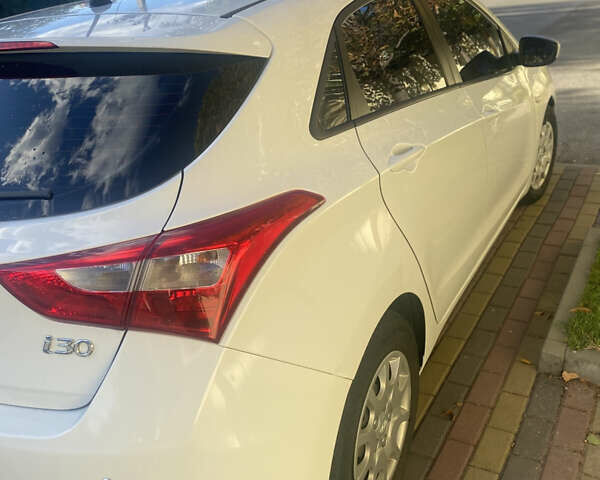 Білий Хендай i30, об'ємом двигуна 1.4 л та пробігом 170 тис. км за 6800 $, фото 2 на Automoto.ua