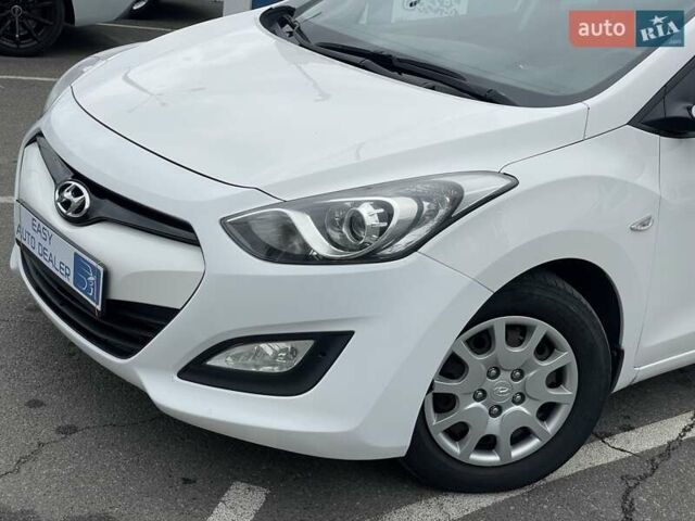 Хендай i30 2013 в Киеве на Automoto.ua Белый Хендай i30, объемом двигателя 1.4 л и пробегом 198 тыс. км за 6690 $, фото 8 на Automoto.ua