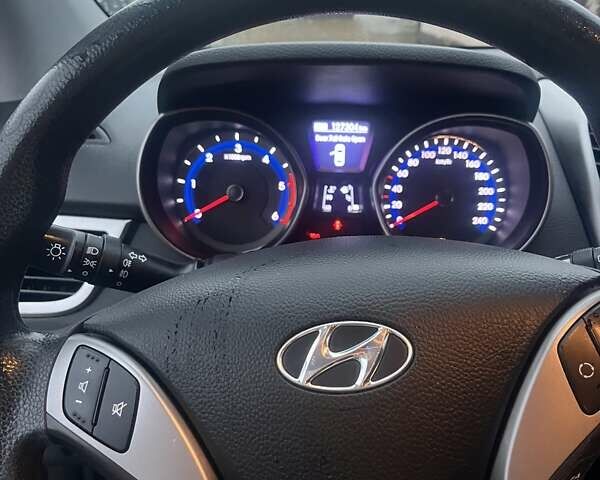 Белый Хендай i30, объемом двигателя 1.4 л и пробегом 127 тыс. км за 8800 $, фото 10 на Automoto.ua