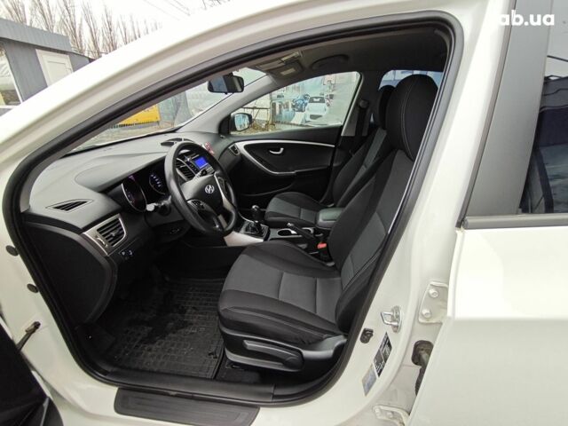 Білий Хендай i30, об'ємом двигуна 0 л та пробігом 105 тис. км за 8400 $, фото 8 на Automoto.ua