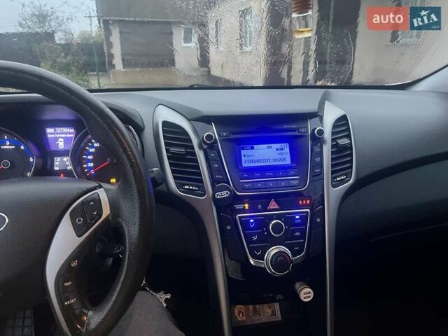 Белый Хендай i30, объемом двигателя 1.4 л и пробегом 127 тыс. км за 8800 $, фото 12 на Automoto.ua
