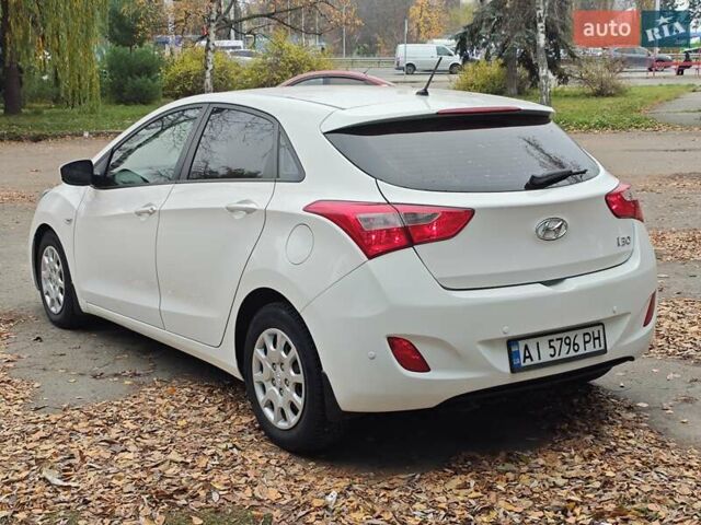 Белый Хендай i30, объемом двигателя 1.4 л и пробегом 105 тыс. км за 8400 $, фото 7 на Automoto.ua