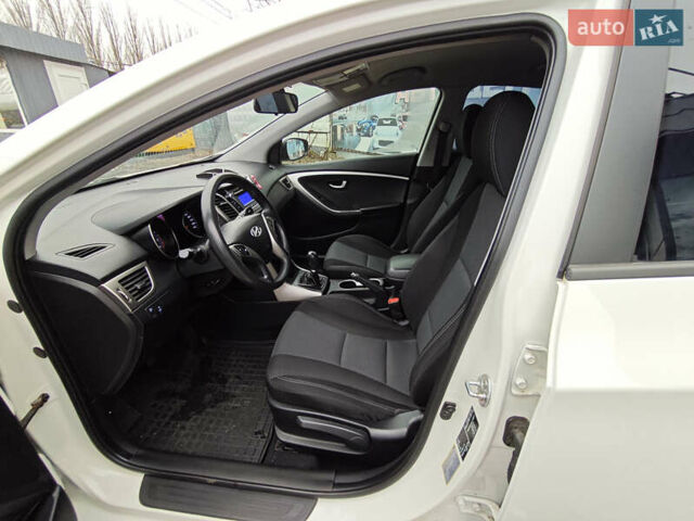 Білий Хендай i30, об'ємом двигуна 1.4 л та пробігом 105 тис. км за 8400 $, фото 8 на Automoto.ua