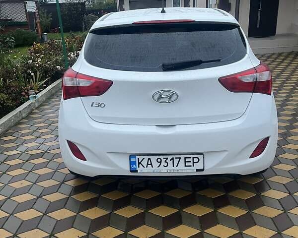 Белый Хендай i30, объемом двигателя 1.4 л и пробегом 127 тыс. км за 8800 $, фото 3 на Automoto.ua