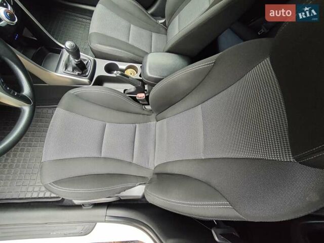 Белый Хендай i30, объемом двигателя 1.4 л и пробегом 105 тыс. км за 8400 $, фото 10 на Automoto.ua