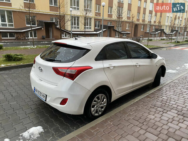 Белый Хендай i30, объемом двигателя 1.4 л и пробегом 239 тыс. км за 5500 $, фото 2 на Automoto.ua