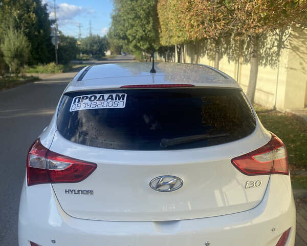 Білий Хендай i30, об'ємом двигуна 1.4 л та пробігом 170 тис. км за 6800 $, фото 3 на Automoto.ua