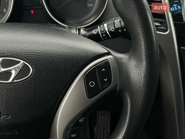 Хендай i30 2013 в Киеве на Automoto.ua Белый Хендай i30, объемом двигателя 1.4 л и пробегом 198 тыс. км за 6690 $, фото 23 на Automoto.ua