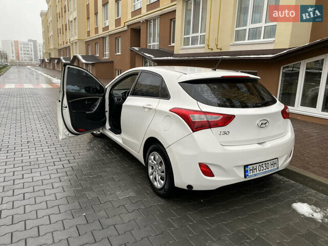 Белый Хендай i30, объемом двигателя 1.4 л и пробегом 239 тыс. км за 5500 $, фото 3 на Automoto.ua