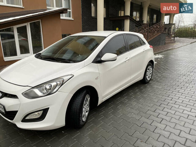 Белый Хендай i30, объемом двигателя 1.4 л и пробегом 239 тыс. км за 5500 $, фото 5 на Automoto.ua