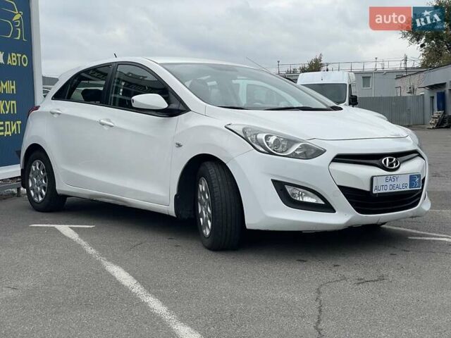 Хендай i30 2013 в Киеве на Automoto.ua Белый Хендай i30, объемом двигателя 1.4 л и пробегом 198 тыс. км за 6690 $, фото 2 на Automoto.ua