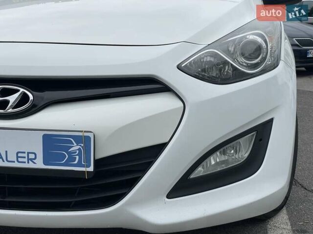 Хендай i30 2013 в Киеве на Automoto.ua Белый Хендай i30, объемом двигателя 1.4 л и пробегом 198 тыс. км за 6690 $, фото 9 на Automoto.ua