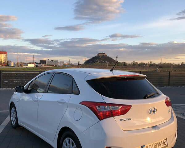 Білий Хендай i30, об'ємом двигуна 1.4 л та пробігом 203 тис. км за 7800 $, фото 10 на Automoto.ua