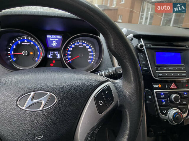 Белый Хендай i30, объемом двигателя 1.4 л и пробегом 239 тыс. км за 5500 $, фото 8 на Automoto.ua