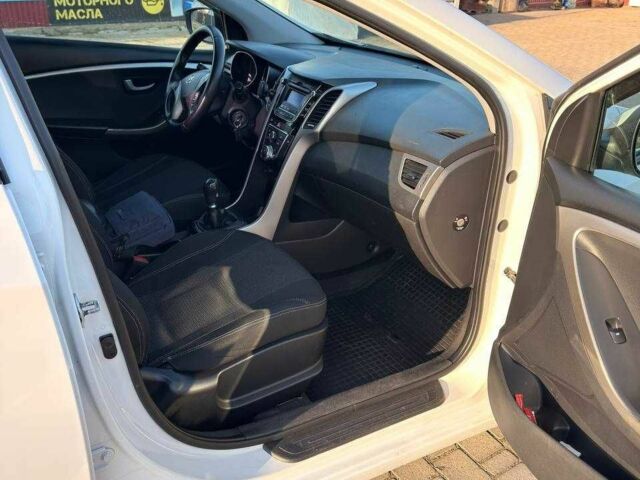 Белый Хендай i30, объемом двигателя 1.4 л и пробегом 180 тыс. км за 7500 $, фото 14 на Automoto.ua