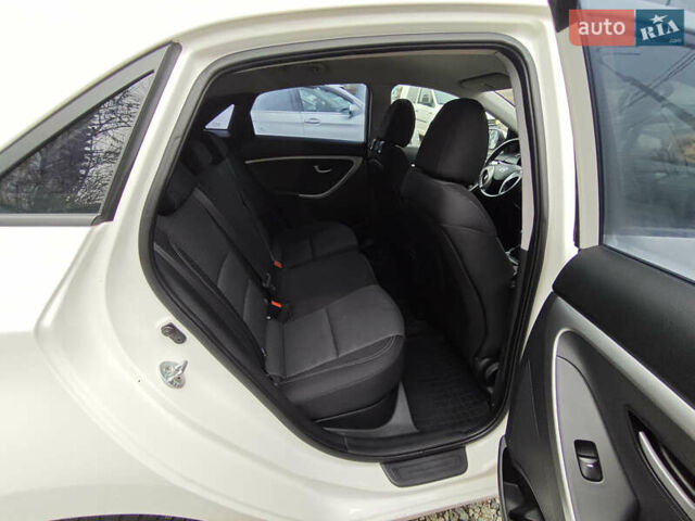 Білий Хендай i30, об'ємом двигуна 1.4 л та пробігом 105 тис. км за 8400 $, фото 17 на Automoto.ua
