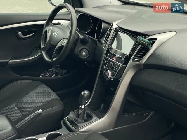 Хендай i30 2013 в Киеве на Automoto.ua Белый Хендай i30, объемом двигателя 1.4 л и пробегом 198 тыс. км за 6690 $, фото 17 на Automoto.ua