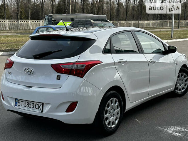 Білий Хендай i30, об'ємом двигуна 1.4 л та пробігом 195 тис. км за 8900 $, фото 6 на Automoto.ua