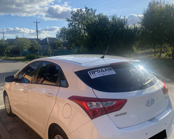 Білий Хендай i30, об'ємом двигуна 1.4 л та пробігом 170 тис. км за 6800 $, фото 4 на Automoto.ua