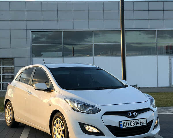 Білий Хендай i30, об'ємом двигуна 1.4 л та пробігом 203 тис. км за 7800 $, фото 7 на Automoto.ua