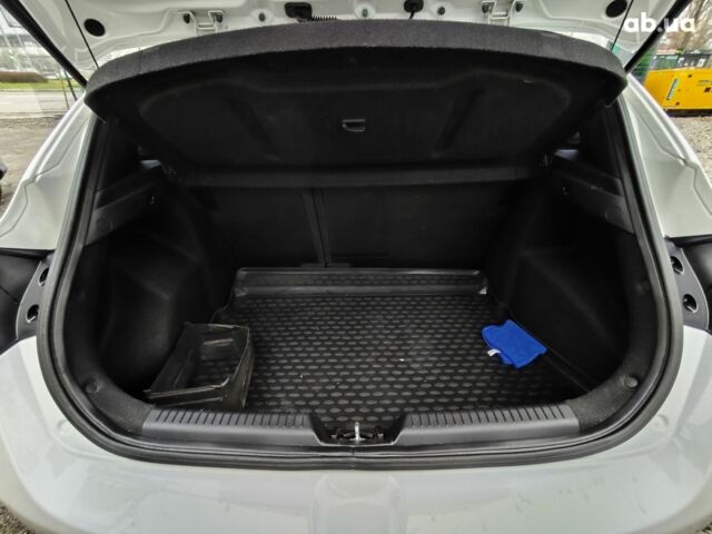 Білий Хендай i30, об'ємом двигуна 0 л та пробігом 105 тис. км за 8400 $, фото 7 на Automoto.ua