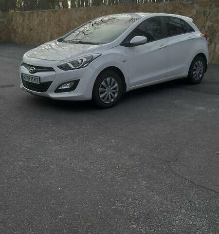 Белый Хендай i30, объемом двигателя 1.4 л и пробегом 115 тыс. км за 9500 $, фото 1 на Automoto.ua