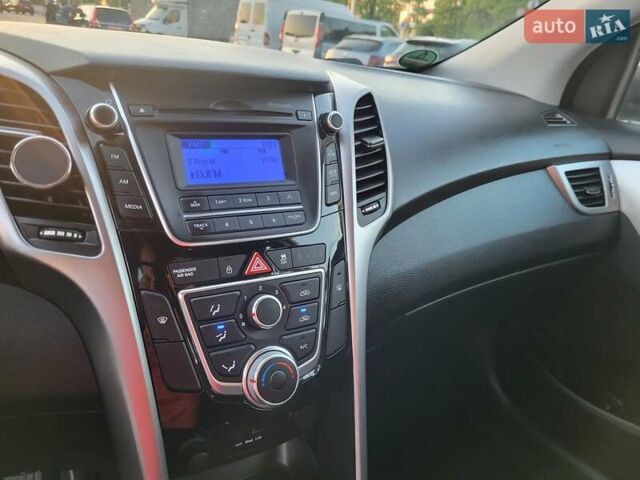 Белый Хендай i30, объемом двигателя 1.4 л и пробегом 191 тыс. км за 8700 $, фото 30 на Automoto.ua