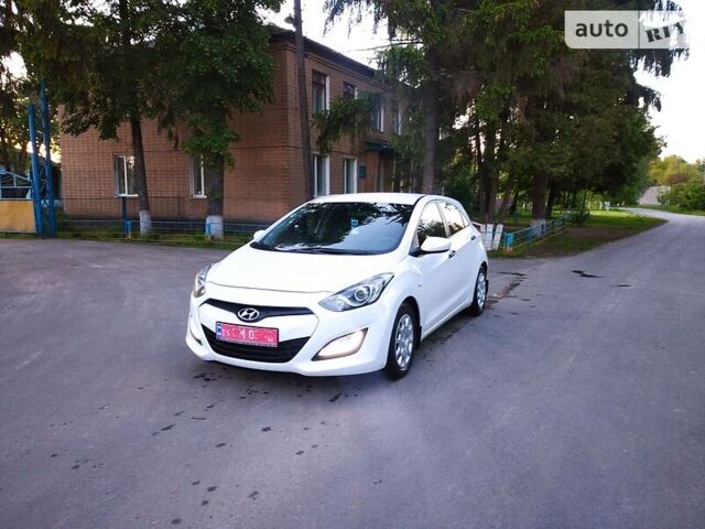Белый Хендай i30, объемом двигателя 1.4 л и пробегом 227 тыс. км за 7300 $, фото 10 на Automoto.ua